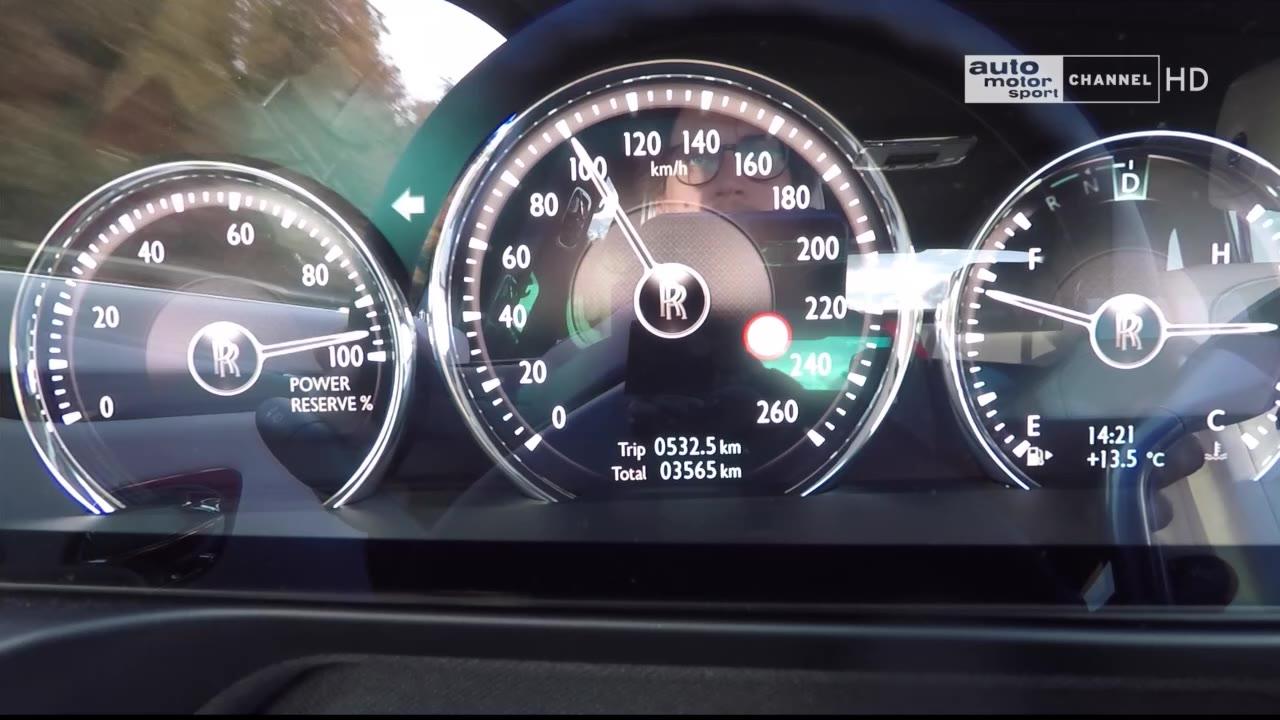 Přednost v jízdě: Rolls Royce Ghost