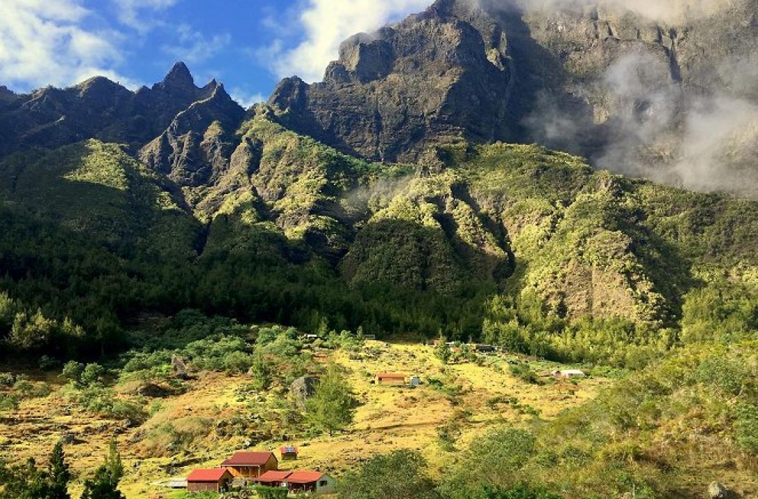 Des volcans et des hommes