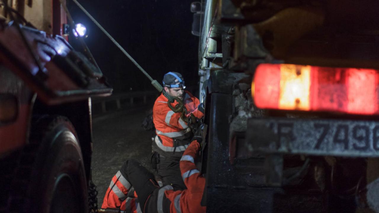 Záchrana na zledovatělé silnici: Zmatek na dálnici / 06.03.2025, 23:00